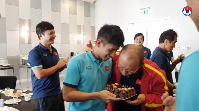 Thầy Park đầu têu học trò úp bánh kem vào mặt Hồng Duy, kết thật bất ngờ-2