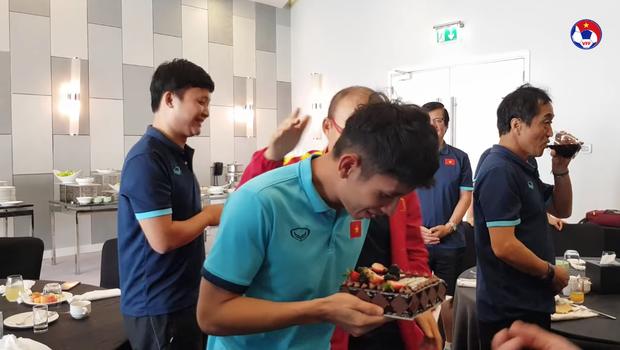 Thầy Park đầu têu học trò úp bánh kem vào mặt Hồng Duy, kết thật bất ngờ-3