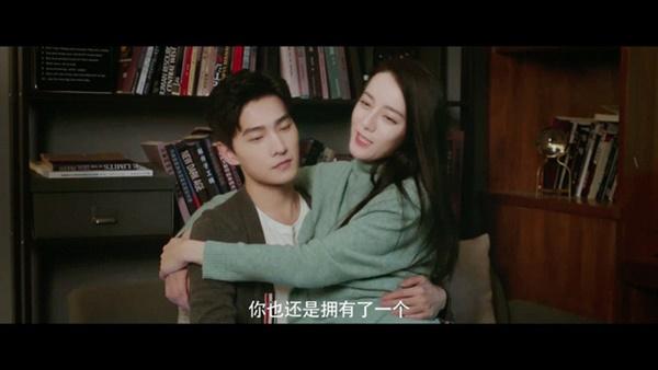 Địch Lệ Nhiệt Ba hôn Dương Dương hơn 20 lần, có cả màn nhà gái ngồi trên đùi nhà trai cực nhạy cảm-2