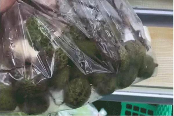 Nhìn chùm vải vừa nhỏ vừa xanh được bán trong siêu thị Đài Loan, ai cũng bất ngờ với giá tiền-1