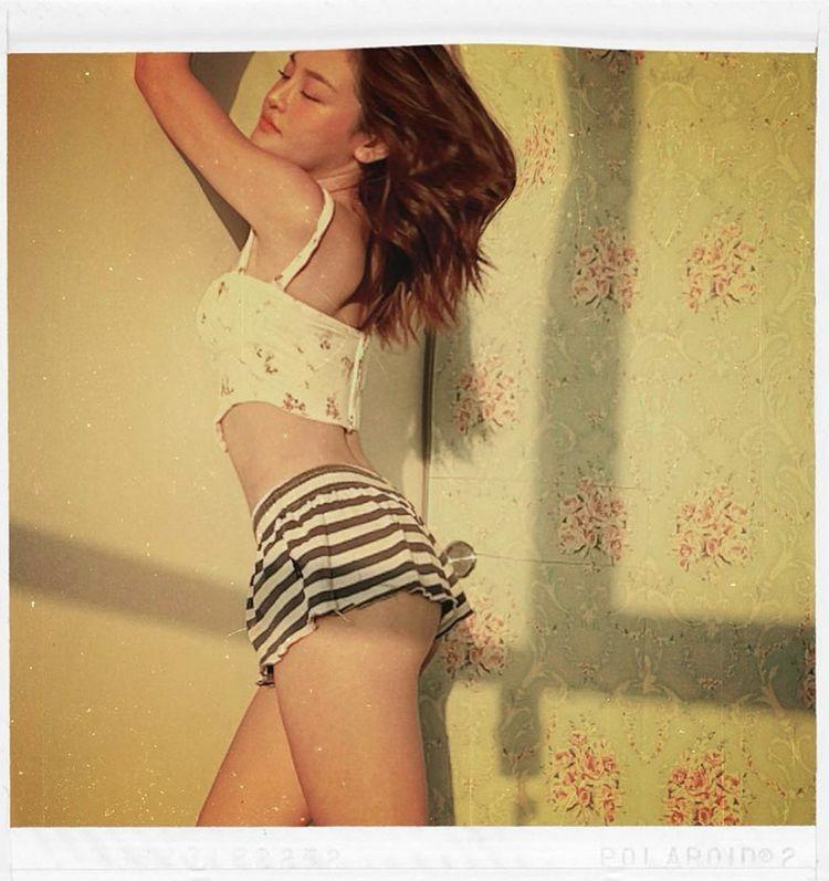 Mỹ nhân Việt diện bikini thiêu đốt ánh nhìn dù chỉ ở nhà tránh dịch-7