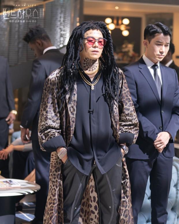 Anh trai Logan Lee có hành vi phân biệt chủng tộc trong Penthouse 3?-4