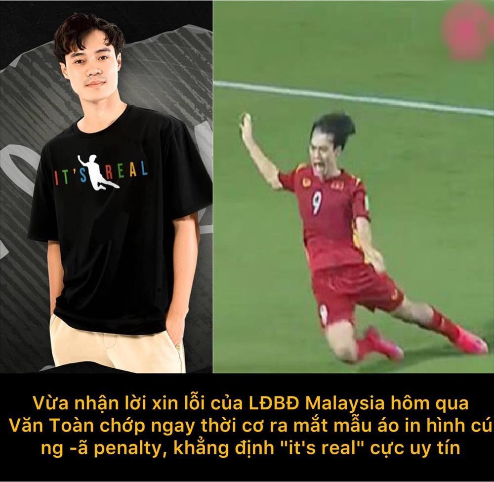 Ông tổ marketing: Văn Toàn tranh thủ bán áo cú ngã penalty lập tức cháy hàng-5