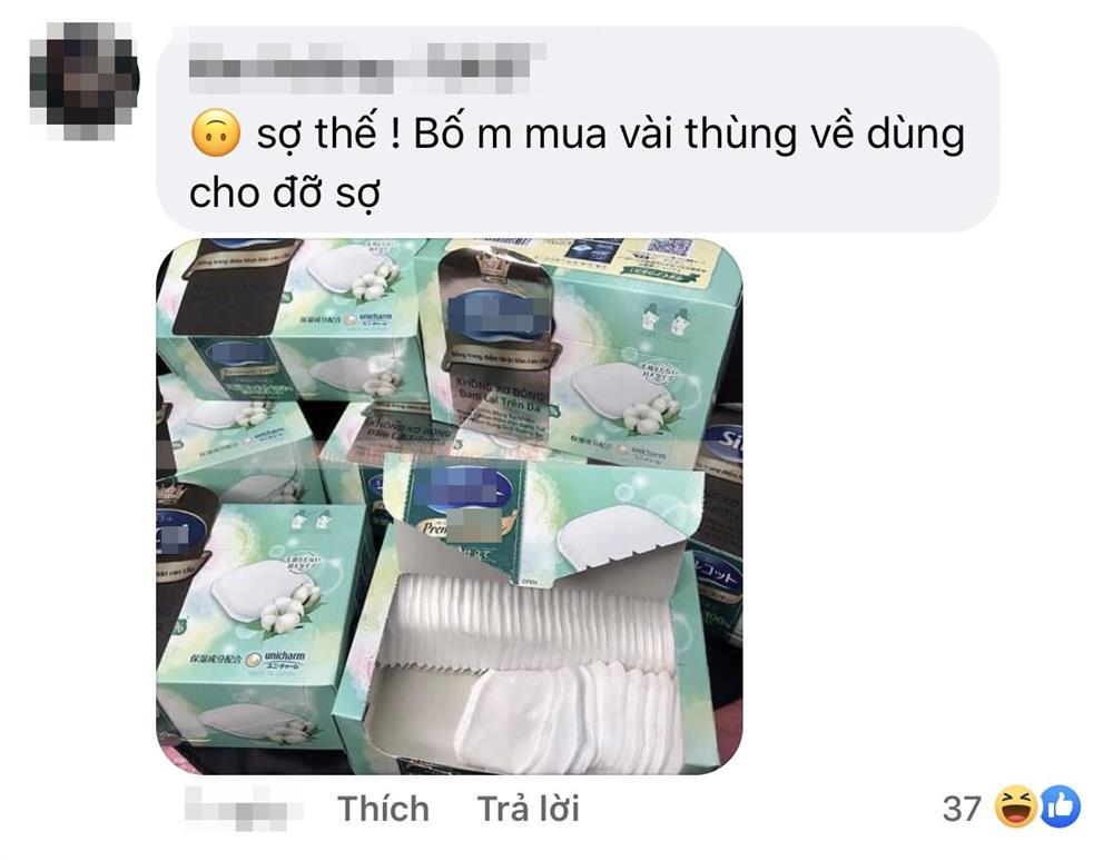 TikToker bị ném đá vì làm đẹp ngược đời: Dùng nước tẩy trang... bằng tay?-7