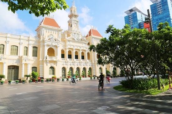 CHÍNH THỨC: TP.HCM tiếp tục giãn cách xã hội thêm 2 tuần