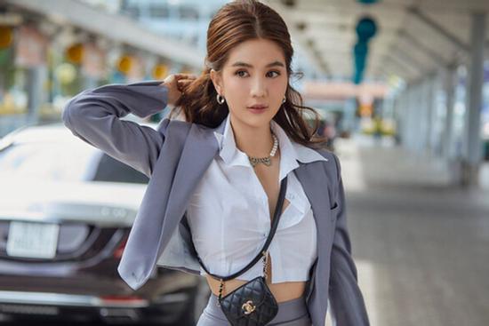 Ngọc Trinh cần làm gì để không đi vào 'vết xe đổ' người đẹp đi hát?