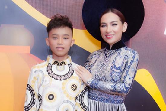 Phi Nhung 'lươn lẹo' khi phát ngôn bất nhất về cát xê Hồ Văn Cường?