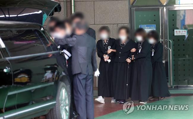 Hiện trường tòa nhà 5 tầng đổ sập ở Hàn Quốc: Kinh hoàng như 1 vụ đánh bom-4