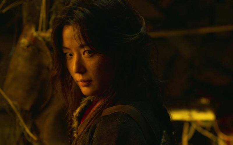 Nghẹt thở trailer mới của Kingdom: Mợ chảnh Jeon Ji Hyun xuất hiện 3s vẫn đỉnh chóp-1