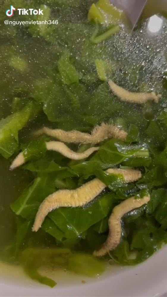 Hết lẩu ngọ nguậy đến canh sâu: Nhìn thì sợ nhưng lại là đặc sản miền Bắc-2