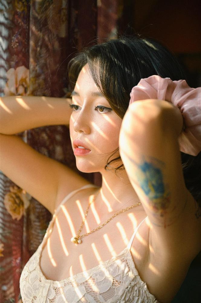 Linh Ngọc Đàm tung ảnh nóng, lộ cả rổ hình xăm sau lưng-8