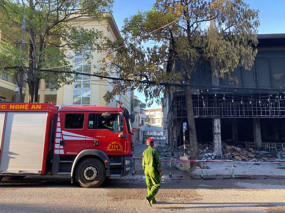 NÓNG: Đang xem Euro có tiếng nổ lớn, phòng trà cháy dữ dội, 6 người chết-1