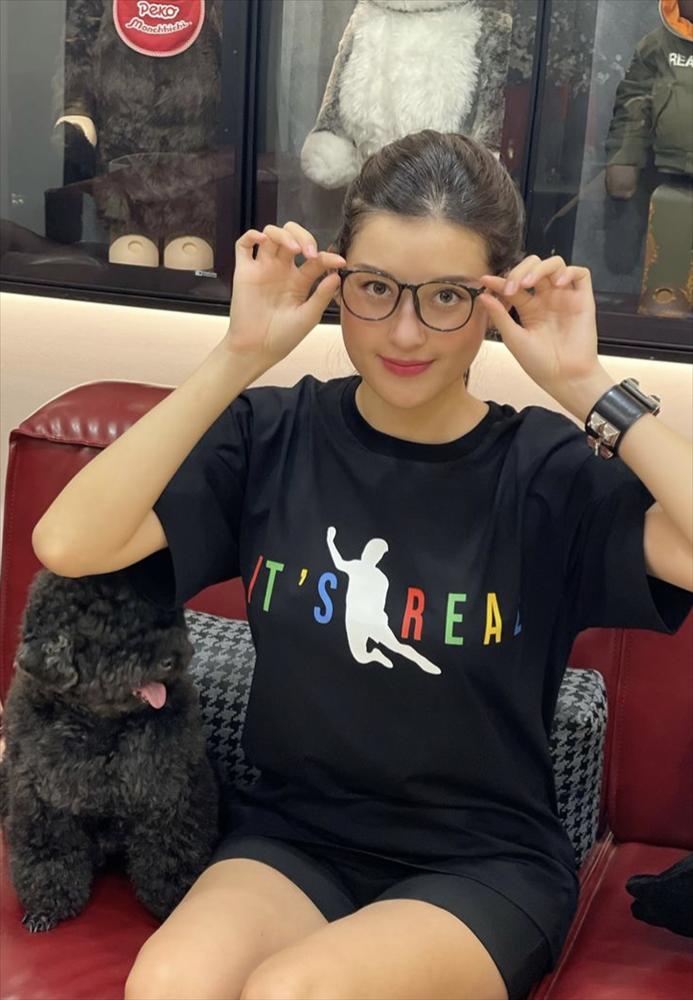 Huyền My là người đẹp đầu tiên diện áo cú ngã lươn lẹo của Văn Toàn-4