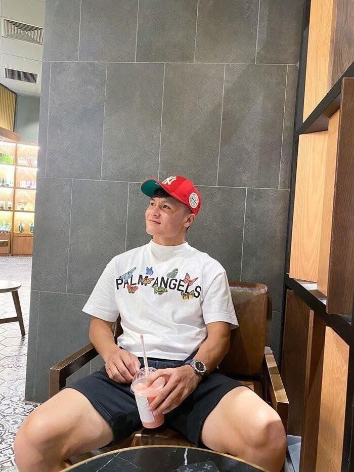 Không chỉ tỏa sáng sân cỏ, Quang Hải còn là tay chơi hàng hiệu đẳng cấp-2