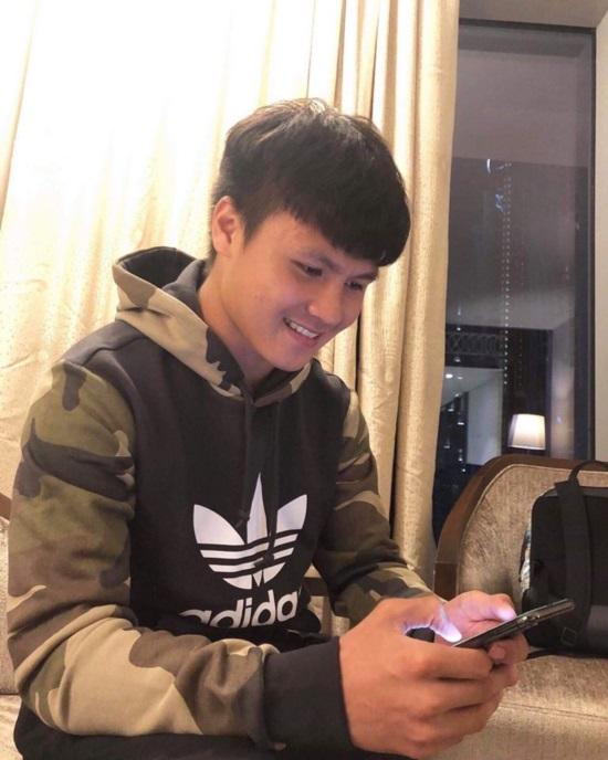 Không chỉ tỏa sáng sân cỏ, Quang Hải còn là tay chơi hàng hiệu đẳng cấp-6