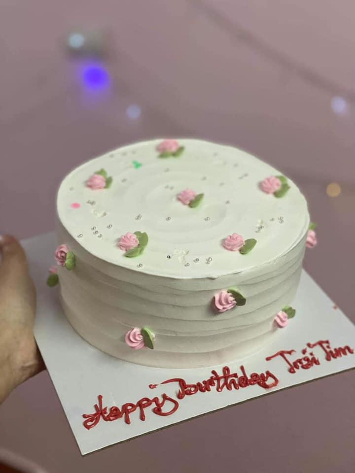 Đặt bánh sinh nhật nhờ viết lời chúc, cô gái xỉu lên, xỉu xuống khi đọc dòng chữ-4