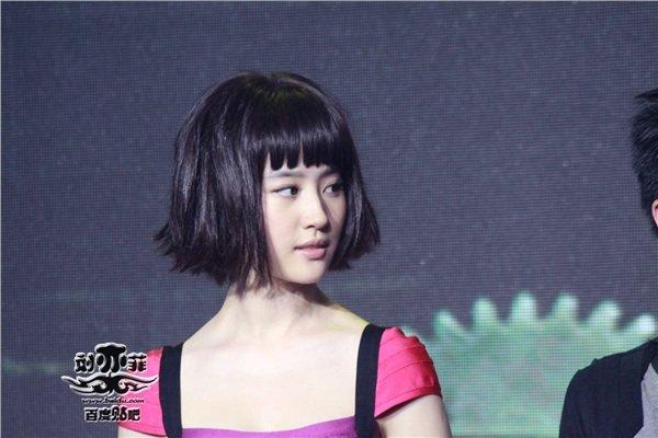 Lưu Diệc Phi khiến netizen rụng rời với mái ngố bằng chằn chặn-10