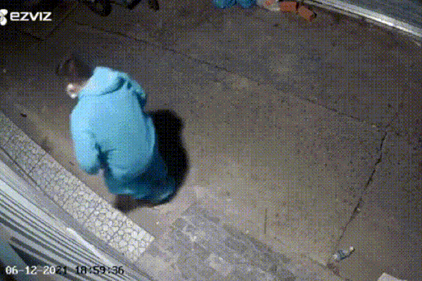 Clip: Thót tim nhìn thanh niên bị sóng dữ cuốn chới với giữa biển ở Nam Định-3