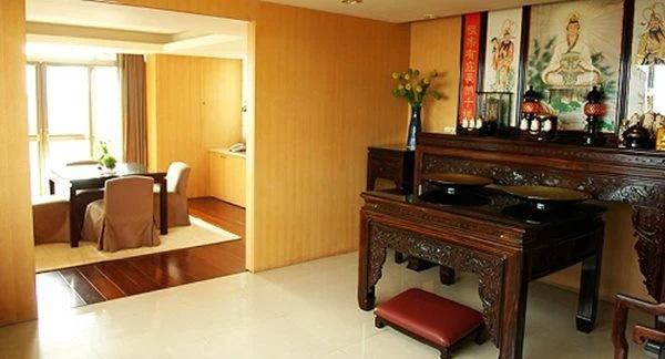 Đặt bàn thờ phạm 4 đại kỵ này tài vận sa sút, vợ chồng bất hòa, con cái ngang tàng-2