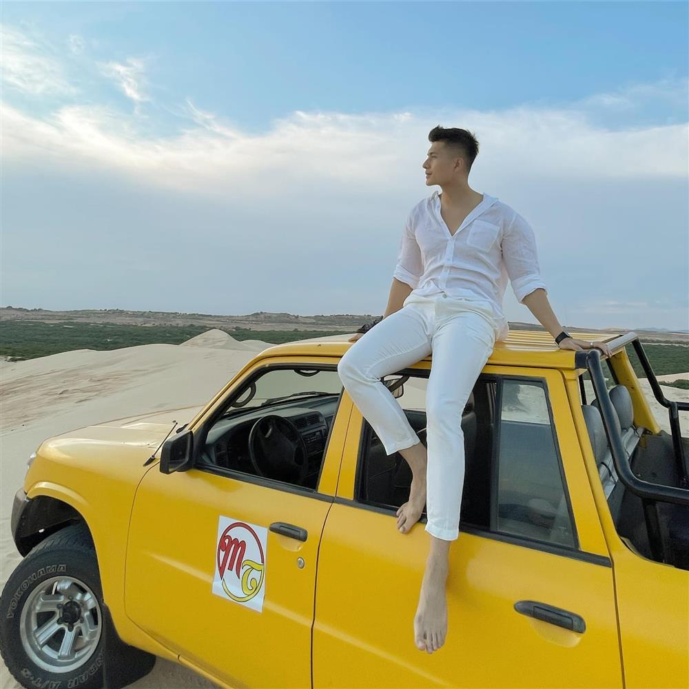 Flycam bắt trọn cảnh Lệ Quyên - Lâm Bảo Châu đu đưa cực tình-1