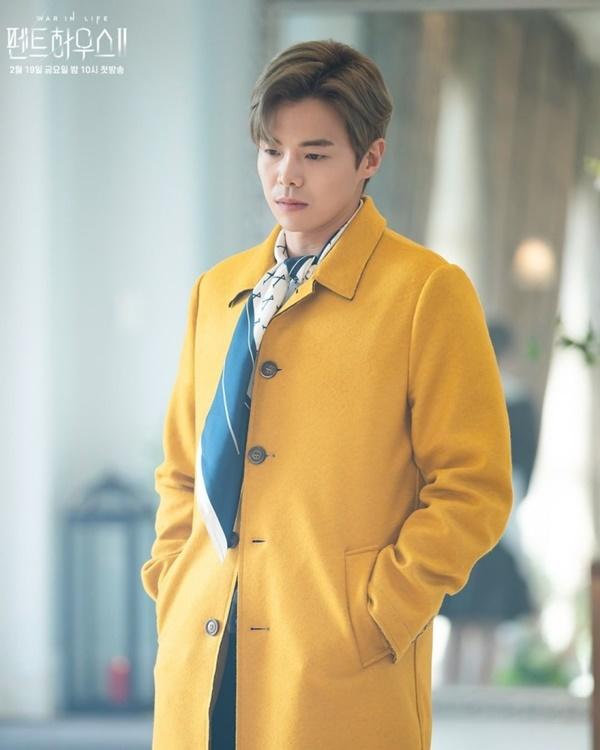 2 lần Park Eun Seok bị biên kịch Penthouse dìm tơi tả: hết hóa trang thành ông thầy lập dị đến anh trai Logan Lee khiến khán giả cạn lời-6