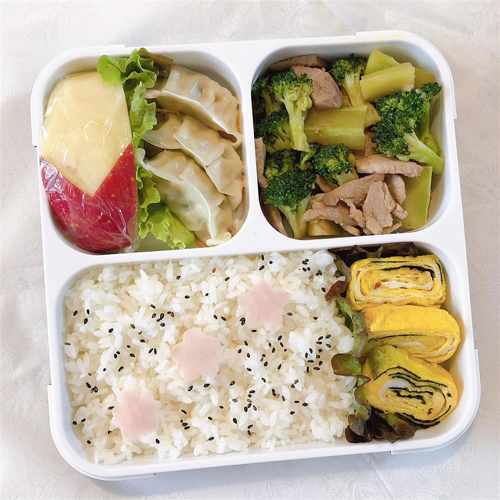 Nhìn suất cơm trưa vợ người ta chuẩn bị cho chồng mang đi làm mà thấy chạnh lòng thay!-2