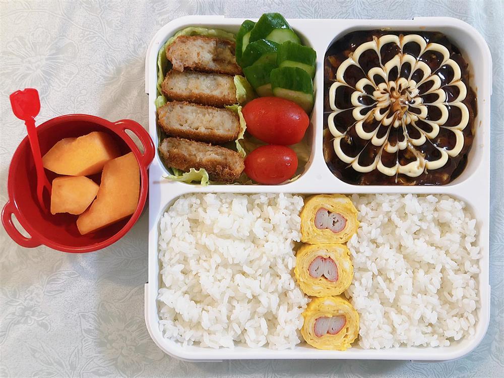 Nhìn suất cơm trưa vợ người ta chuẩn bị cho chồng mang đi làm mà thấy chạnh lòng thay!-13