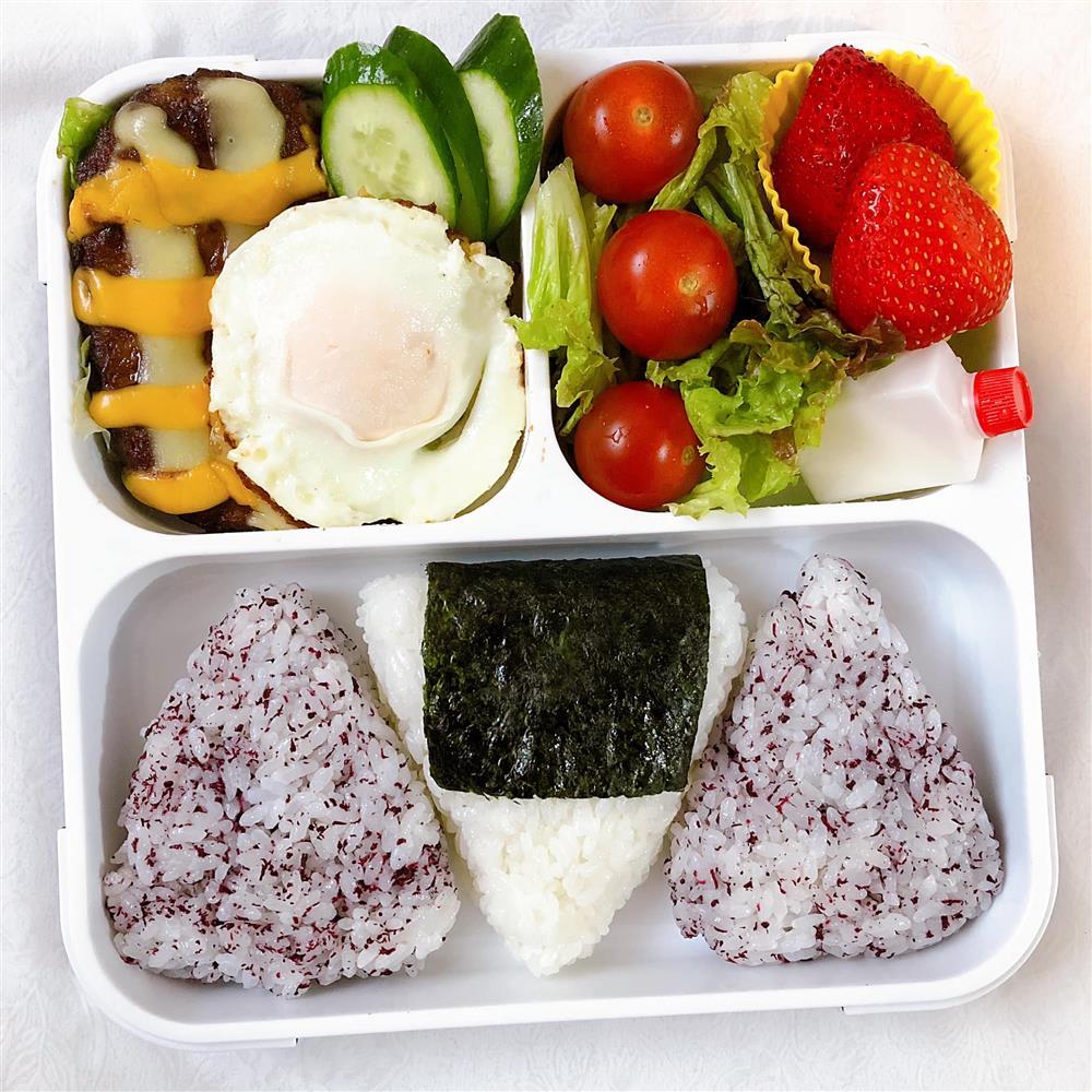 Nhìn suất cơm trưa vợ người ta chuẩn bị cho chồng mang đi làm mà thấy chạnh lòng thay!-3