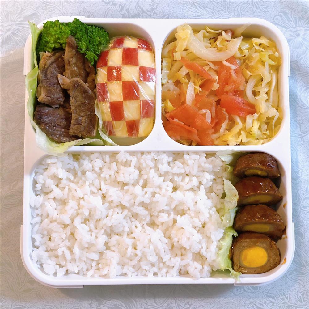 Nhìn suất cơm trưa vợ người ta chuẩn bị cho chồng mang đi làm mà thấy chạnh lòng thay!-4