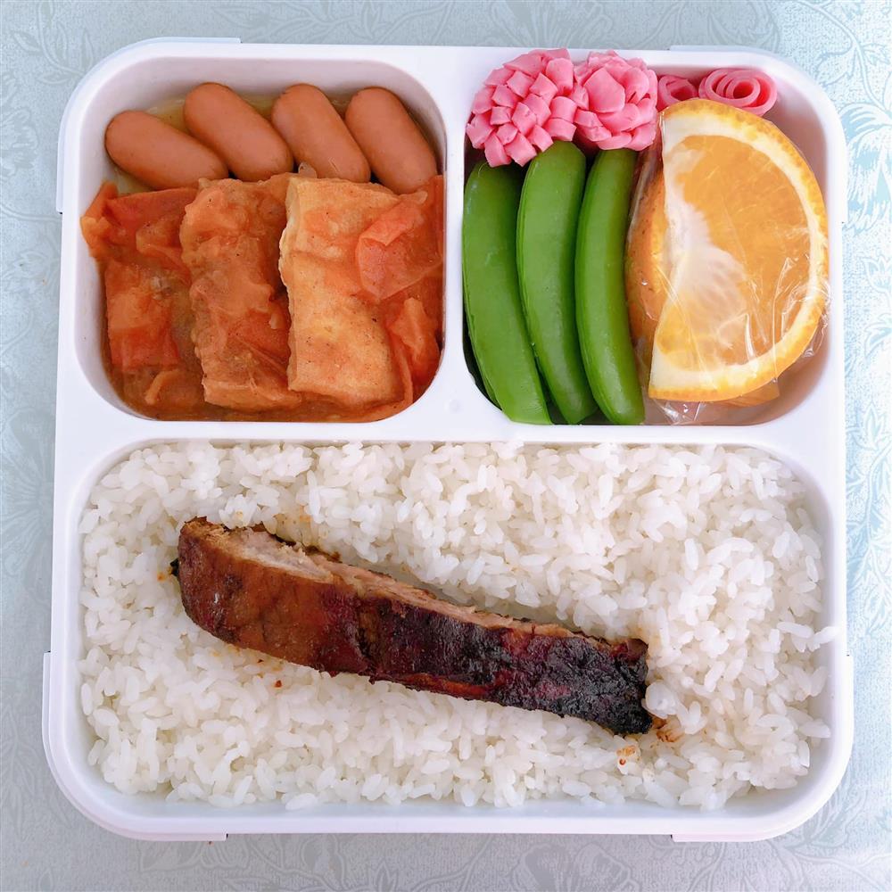 Nhìn suất cơm trưa vợ người ta chuẩn bị cho chồng mang đi làm mà thấy chạnh lòng thay!-9