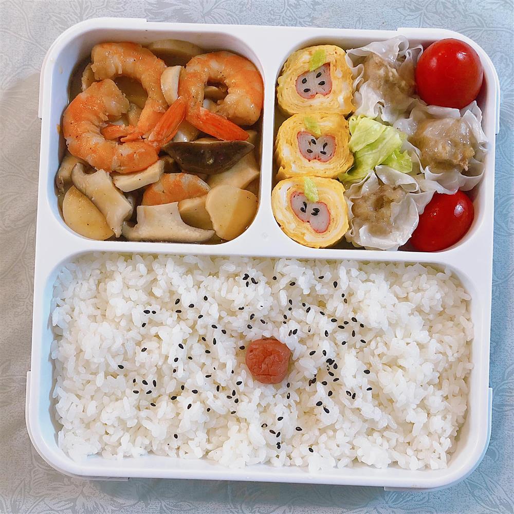 Nhìn suất cơm trưa vợ người ta chuẩn bị cho chồng mang đi làm mà thấy chạnh lòng thay!-10