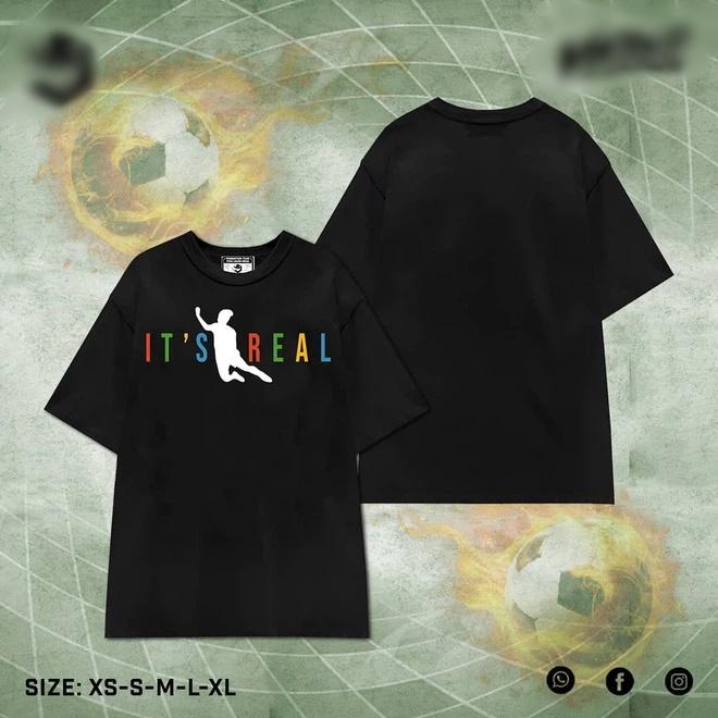 Áo cú ngã pen của Văn Toàn bị các shop thi nhau nhái lại, giá bán trên trời-4