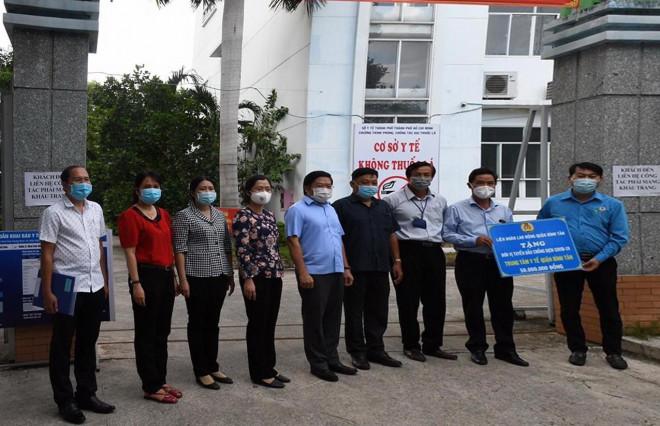 Hai bà cháu bị tai nạn giao thông, phát hiện dương tính SARS-CoV-2-1