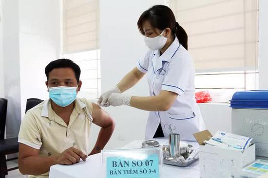 Xử lý kịp thời 1 trường hợp sốc phản vệ độ 3 sau tiêm vắc-xin COVID-19
