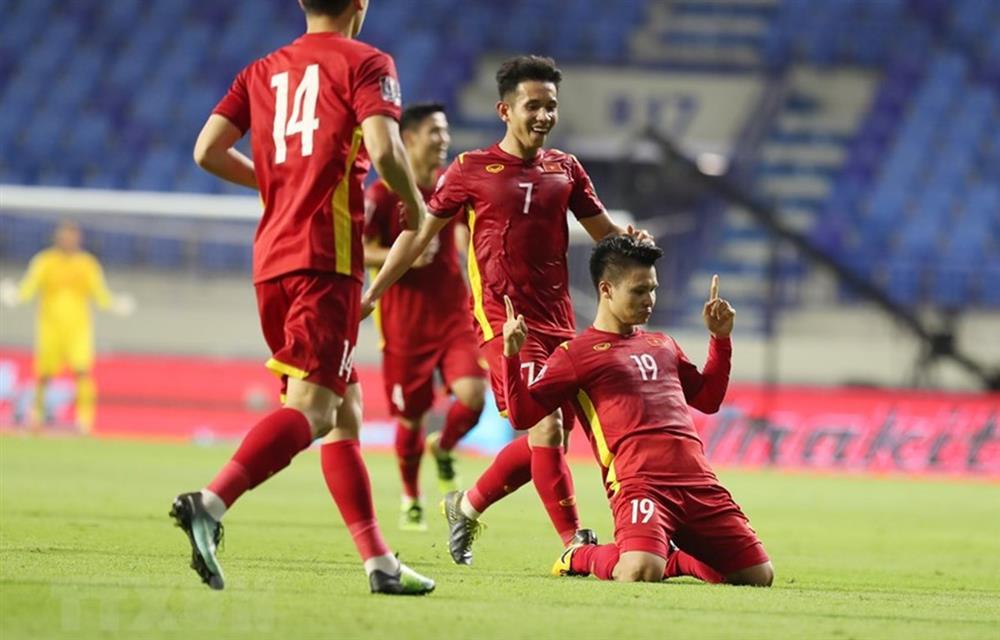Mạc Văn Khoa bắn chữ siêu lầy cổ vũ tuyển Việt Nam thắng UAE 2-0-1
