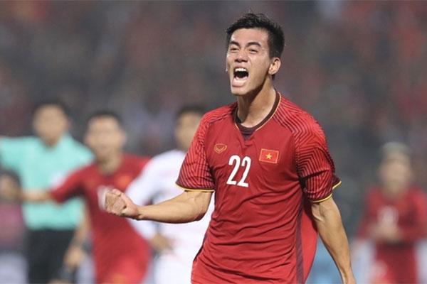 Fans Việt gọi tên Tiến Linh vì pha ghi bàn đẳng cấp vào lưới đối thủ sừng sỏ UAE-1