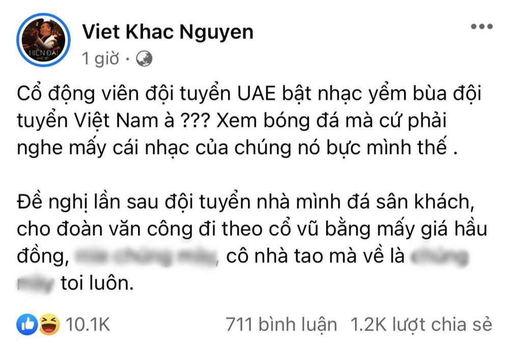 CĐV UAE diện Kandura trắng toát giữa đêm, thổi nhạc nhức óc phát hờn-9