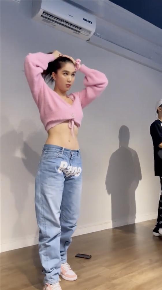 Ngọc Trinh học nhảy: Diễn minh họa cho MV hay tập thể dục giảm mỡ?-1