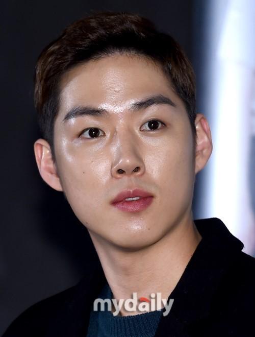 Sao nhí Nấc Thang Lên Thiên Đường bất ngờ lên chức bố-1