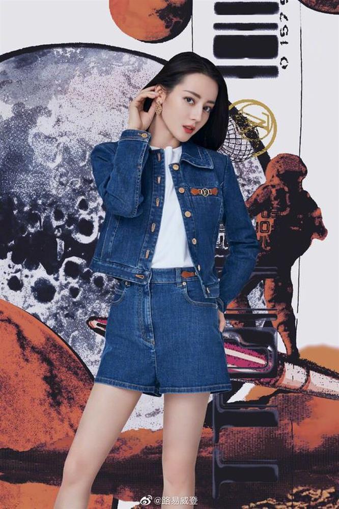 Ở nhà, sao Việt lẫn mỹ nhân Cbiz dát hàng hiệu chất ngất như đi thảm đỏ-10