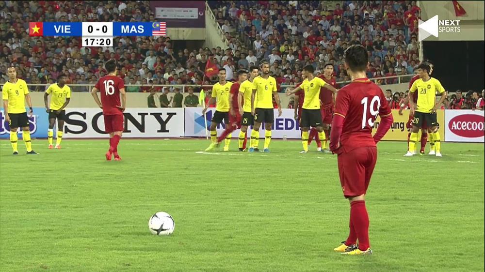 Khoe vòng 3 mẩy đét hệt HHen Niê, Quang Hải được phong Hoa hậu sân cỏ-2