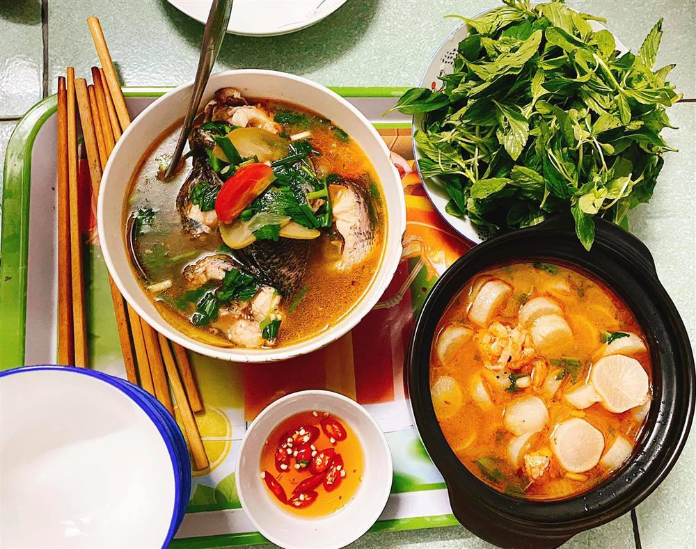 Trưa nào mẹ chồng cũng mang cơm cho con dâu, nhìn thành phẩm chị em khóc ròng-6