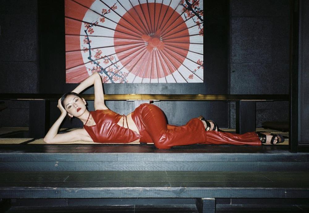 Chi Pu, Khổng Tú Quỳnh, Phí Phương Anh đụng set đồ cut-out táo bạo: Ai gắt nhất?-3