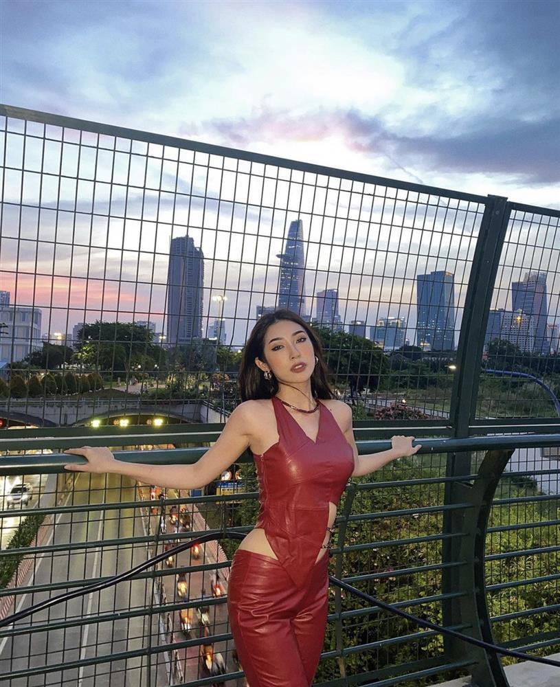 Chi Pu, Khổng Tú Quỳnh, Phí Phương Anh đụng set đồ cut-out táo bạo: Ai gắt nhất?-5