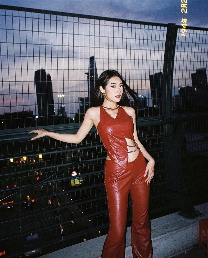 Chi Pu, Khổng Tú Quỳnh, Phí Phương Anh đụng set đồ cut-out táo bạo: Ai gắt nhất?-6