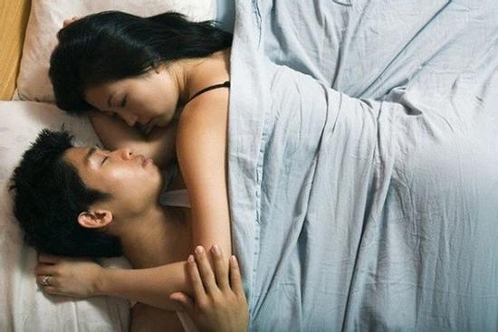 Chỉ vì nói ra những điều này sau 'cuộc yêu' mà cô vợ nhận 'trái đắng' từ chồng