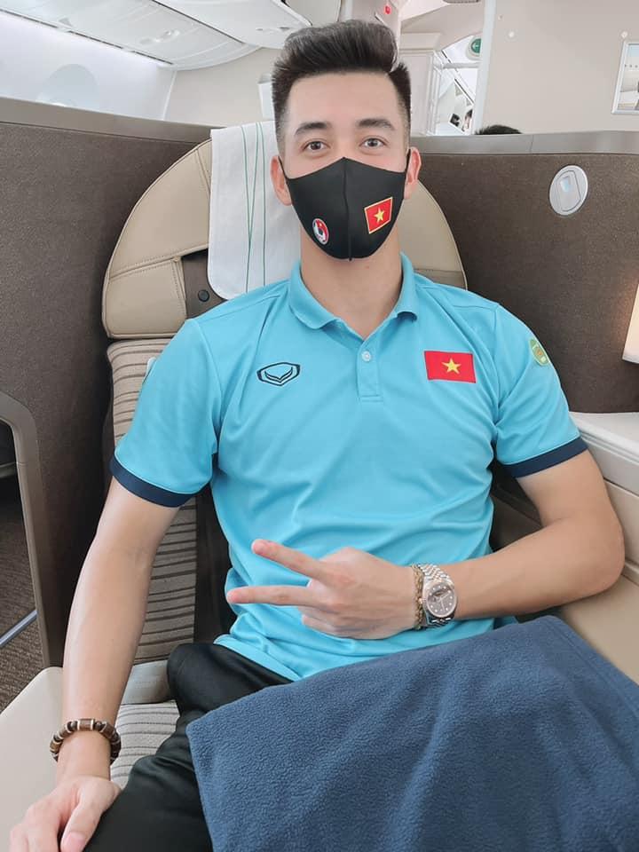 Tiến Linh gặp sự cố vì món đồ mang từ Dubai về nước-3