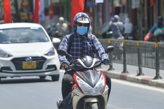 Bắc Bộ nắng nóng gay gắt trên 38 độ C, tia cực tím cực đại ngưỡng cao nhất