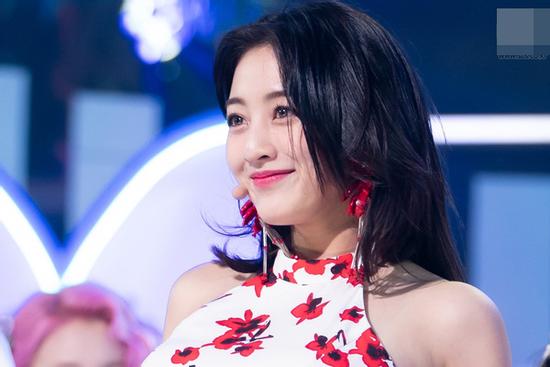 Nhảy tốt nhất TWICE nhưng trưởng nhóm Jihyo bị 'bóc phốt' liên tiếp sai vũ đạo