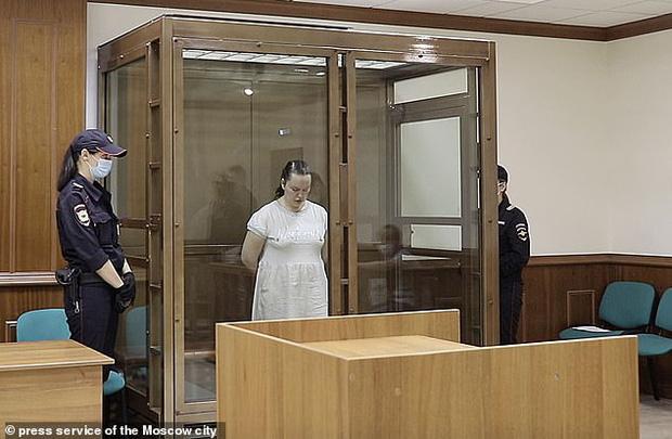 Ném con gái 2 tháng tuổi của bạn từ tầng 13 xuống đất vì... đố kỵ-2